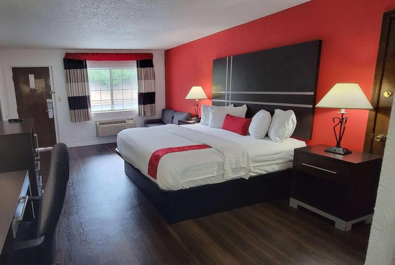 Ramada By Wyndham Mountain Home Exterior foto